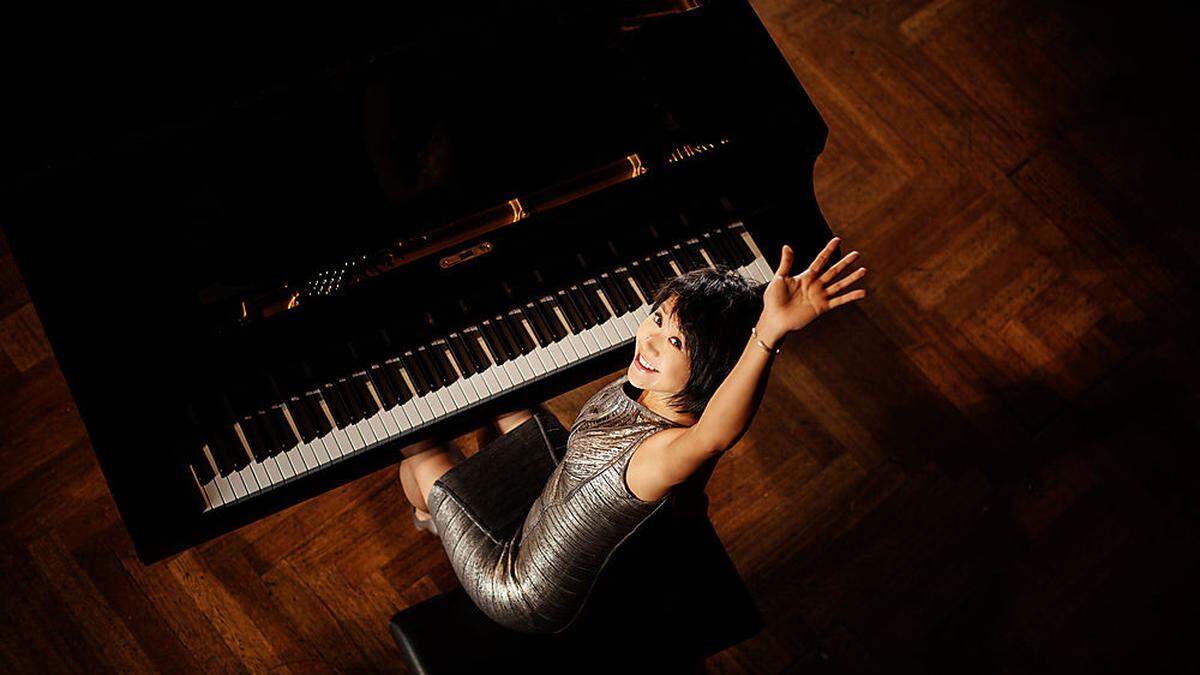 Pianistein Yuja Wang spielt gemeinsam mit den Wiener Philharmonikern das dritte Klavierkonzert von Rachmaninow