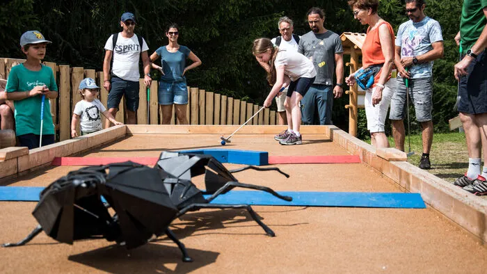 Der Familienpark am Zettersfeld bietet eine abwechslungsreiche Minigolfanlage quer über den Berg verteilt
