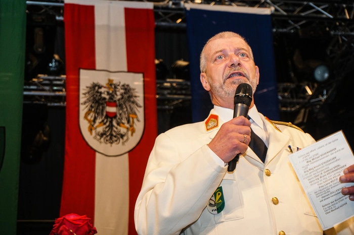 Der Zeltweger Kasernenkommandant Oberst Edwind Pekovsek begrüßte die Gäste.