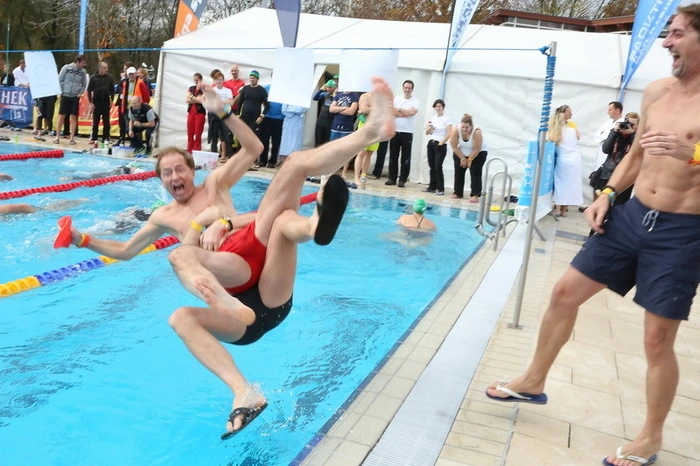 Auch zahlreiche Promis wie Ex-Rennläufer Hansi Enn, Ex-Snowboardweltmeisterin Marion Kreiner, Ex-Fußballspieler Martin Amerhauser, Österreichische Synchronschwimmerin Nadine Brandl, Schlagerstar Kurt Elsasser, Sängerin Michelle Luttenberger, Sänger und Songwriter Leo Aberer, Sänger Silvio Samoni, Mr. Ferrari Heribert Kasper, Thomas Kraml, Ex-Eisprinzessin Claudia Kristofics-Binder, Profitänzer Danilo Campisi sowie Schauspieler und Werbespotdarsteller Hubert Wolf stellten sich in den Dienst der guten Sache und konnten einige Längen gutmachen.