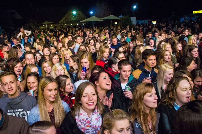 Bei den Live-Events pilgern mehrere hundert Besucherinnen und Besucher auf die Alm.