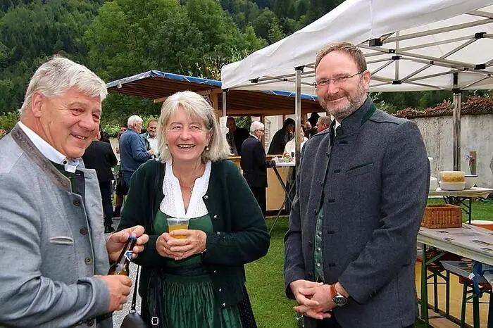 Noch lange wurde bei einem gemütlichen Beisammensein geplaudert. Unter den zahlreichen Besuchern war auch Bürgermeister Bernd Gratzer.