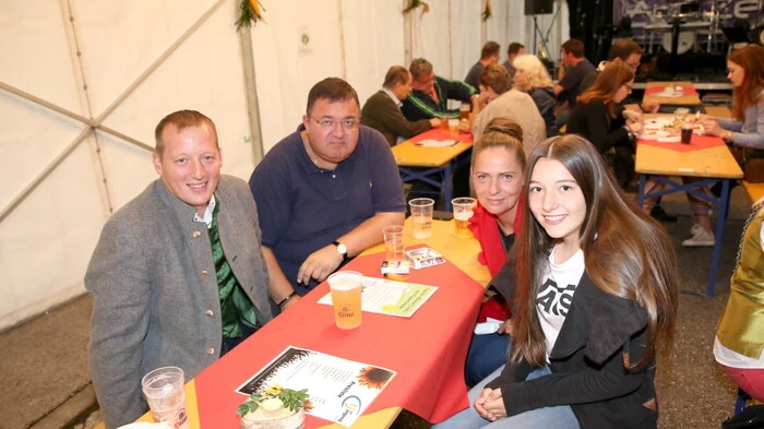 Es war bereits das zweite Mal, dass die Landjugend (LJ) Zweinitz zur Erntedank-Party lud. 