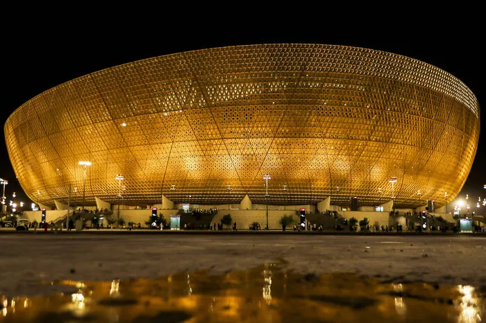 Erinnern soll dies an das goldene Zeitalter der Kunst- und Handwerkskunst in der arabischen und islamischen Welt. 80.000 Zuschauer - 6 Gruppenspiele, 1 Achtelfinale, 1 Viertelfinale, 1 Halbfinale, Finale.