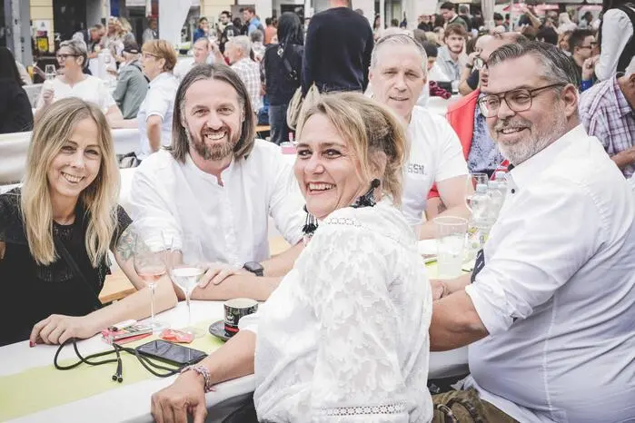 Viele Gäste kamen zum Weinfest.