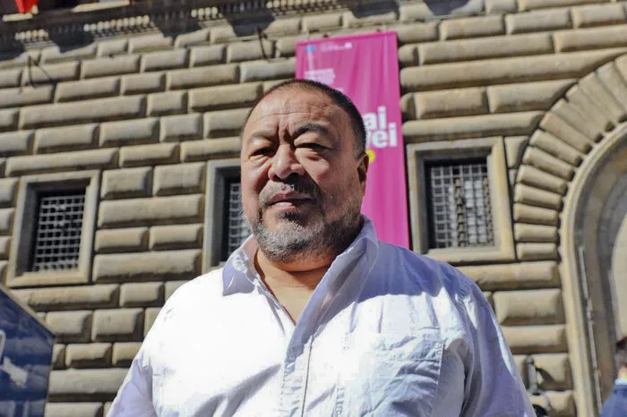 Ai Weiwei erinnert damit an die Flüchtlinge, die über das Mittelmeer nach Europa kommen.