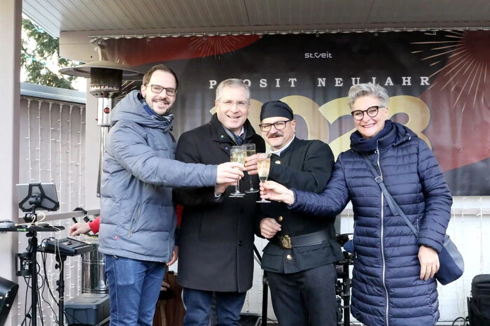 Grund war der Silvesterempfang von Bürgermeister Martin Kulmer (2. vom links) am Hauptplatz. 