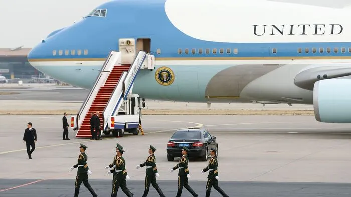 Auf seiner Asien-Reise ist US-Präsident Donald Trump gemeinsam mit First Lady Melania aus Südkorea kommend in Peking eingetroffen.  