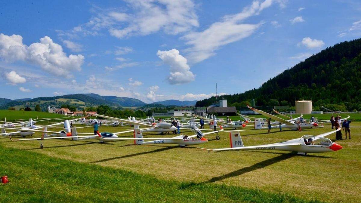 Nur bei Schönwetter erheben sich Pilot und Segler in die Luft