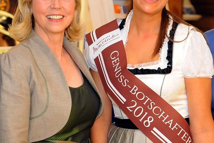 Ingrid Bachler mit Lisa Wieland, Spitzenköchin und Botschafterin des Marktplatzes Mittelkärnten