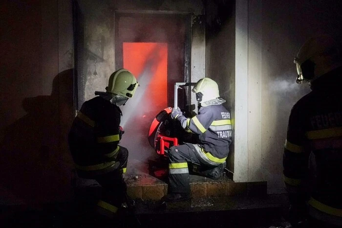 Die Löscharbeiten dauerten bis 7.30 Uhr.