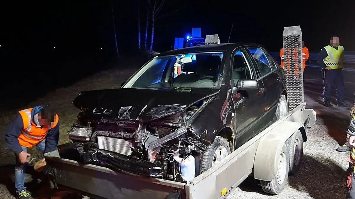 Das Fahrzeug wurde anschließend privat abgeschleppt