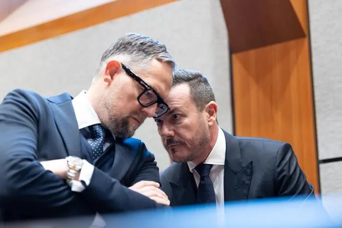 Anwalt Norbert Wess mit René Benko am Landesgericht in Innsbruck
