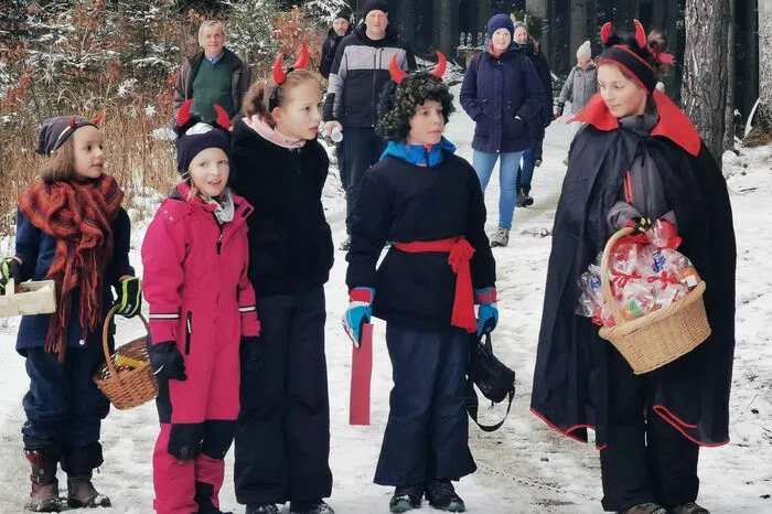 Zita Mosbacher, Nina und Anna Tösch, Philomena und Josephina Mosbacher.