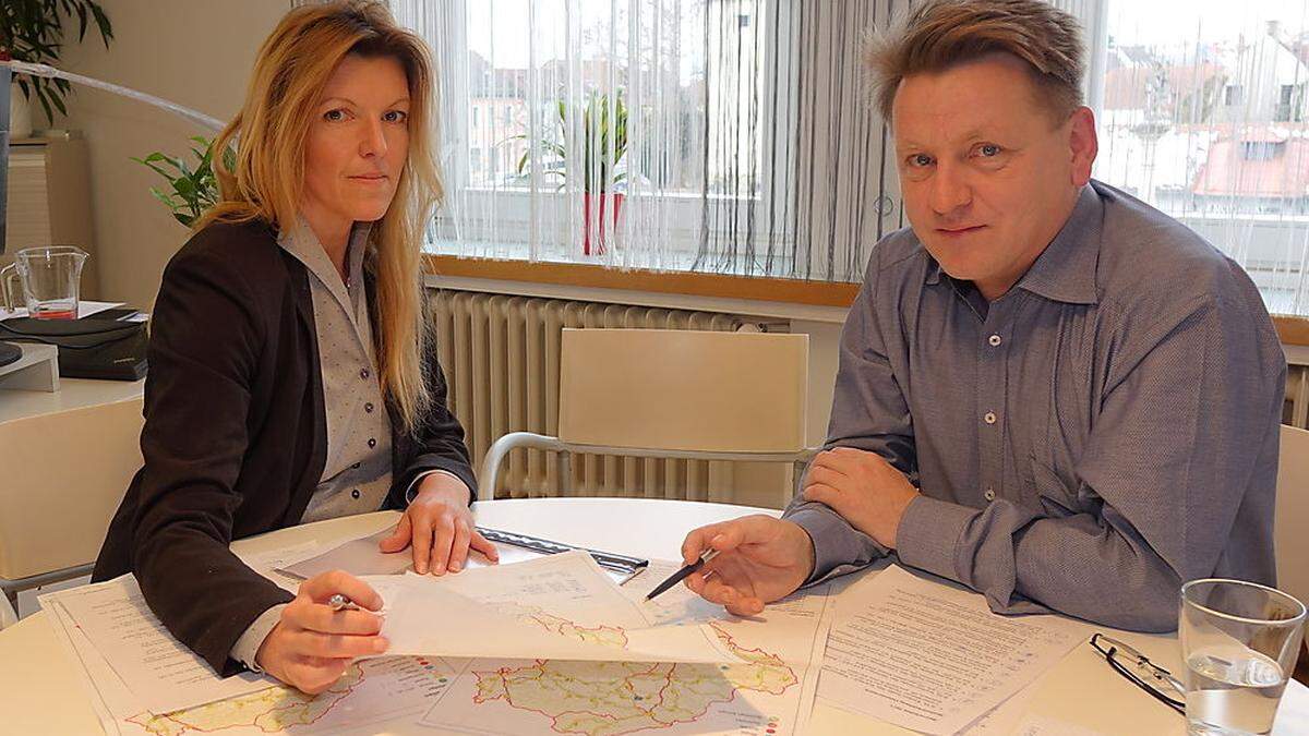 Brigitte Luef und Günther Gaugl von der Baubezirksleitung Oststeiermark