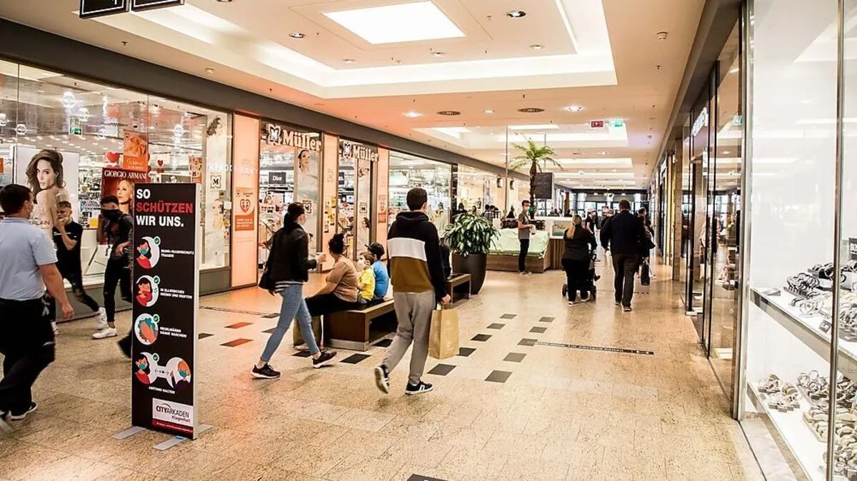 Während der Sommermonate stiegen die Besucherzahlen in den Einkaufszentern deutlich an.
