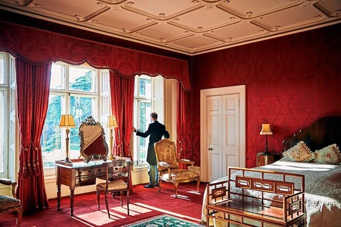Zwei Fans dürfen am 26. November in einem der prächtigen Schlafzimmer übernachten.