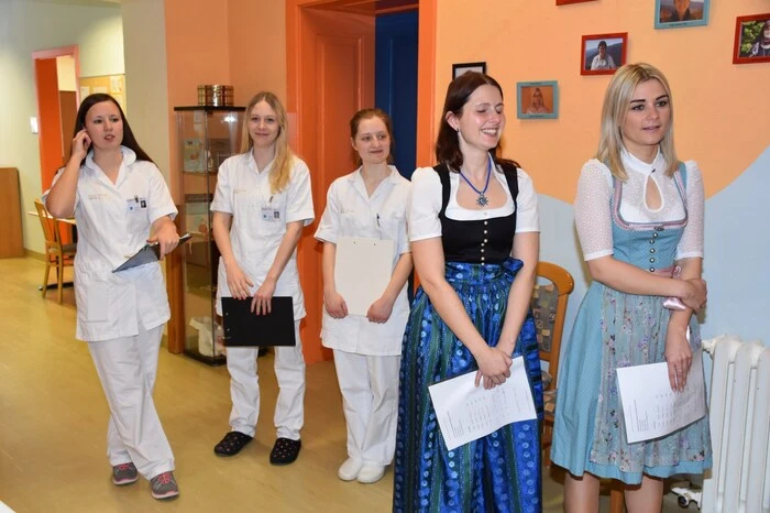 Die Schule bietet verschiedene Ausbildungen in der Gesundheits- und Krankenpflege an.