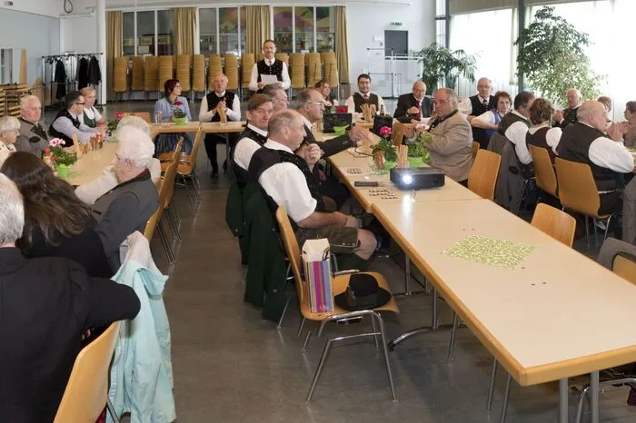 Ehrungen gingen an Friederike Bischof, Sylvster Bischof, Peter Ebner, Gernot Esser, Peter Hasler, Sabine Koiner, Robert Krenn, Kerstin Nägele, Elisabeth Wilding, Herfriede Szilagryi, Petra Dunai, Emmi Leitner und Elisabeth Wilhelmer.
