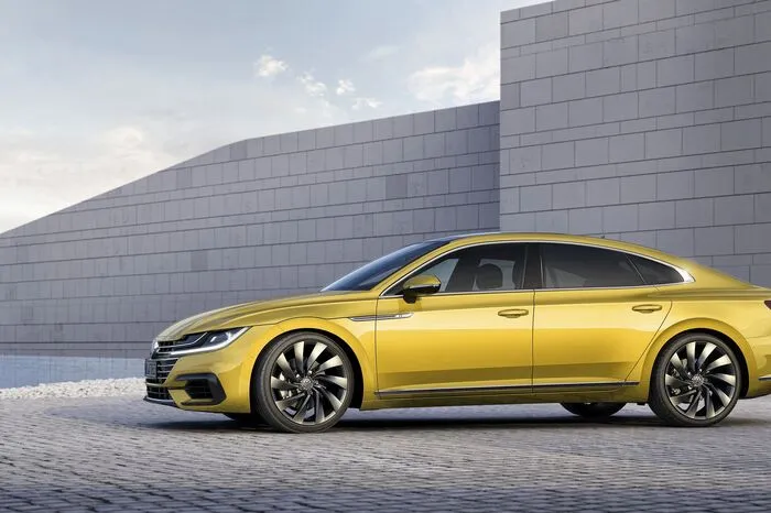 Eine komplette Neukonstruktion ist der Basisbenziner: der 1,5 TSI Evo mit variabler Zylinderabschaltung. Alle Motoren können mit einem automatischen Doppelkupplungsgetriebe kombiniert werden. Die stärksten TSI und TDI verfügen zudem über Allradantrieb, alle anderen haben Frontantrieb.
