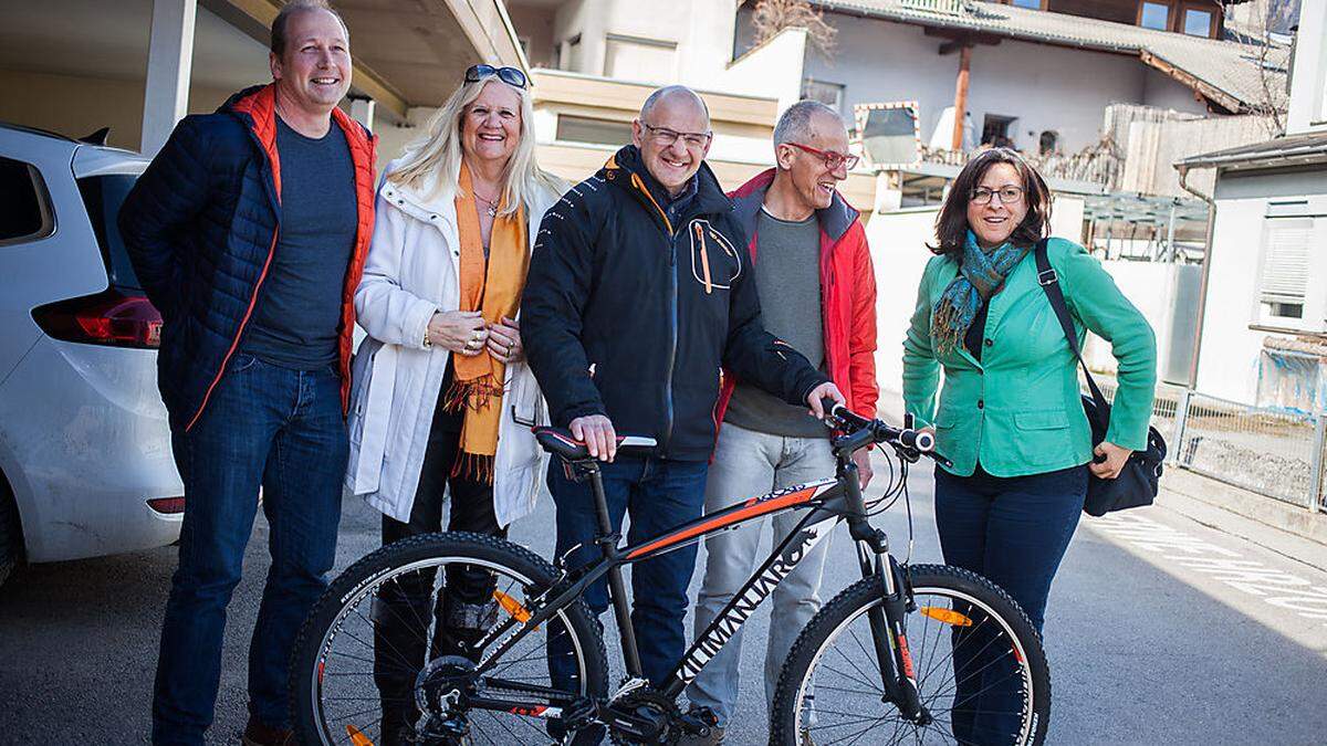 Freuen sich auf die Radsaison: Schlacher, Inge Hanser, Gasser, Weiler und Maria Rojko 