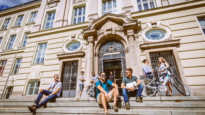 Die enge Verbindung zu Industrie und Wirtschaft sorgt für beste Berufsaussichten für Absolventen der Montanuniversität Leoben