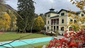 Parkschlössl Bad Aussee | Das Parkschlössl in Bad Aussee vor wenigen Tagen, der Pool ist bereits ausgelassen