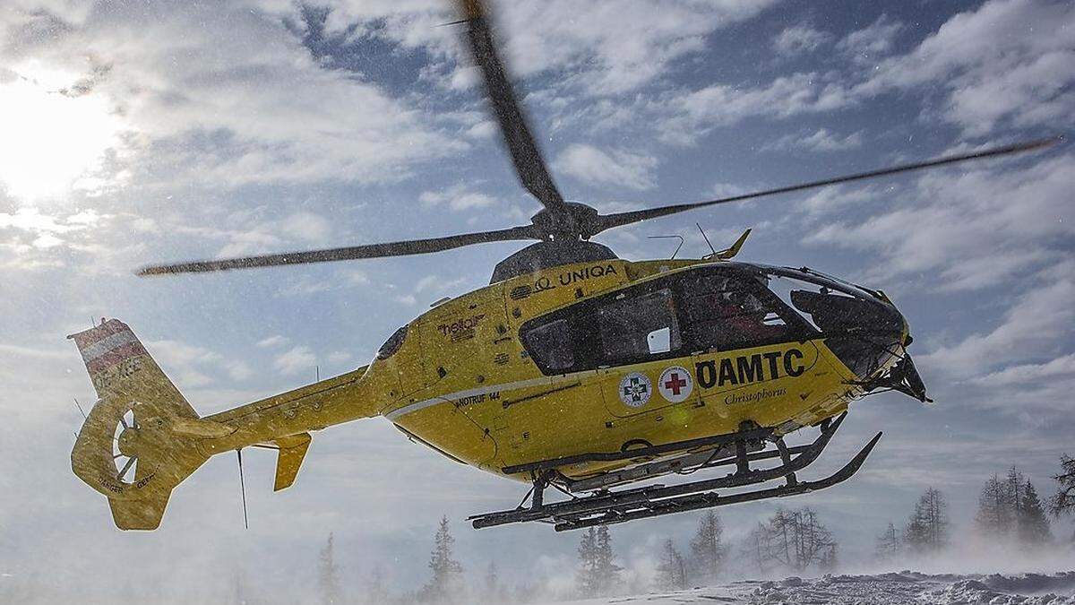 Mit dem ÖAMTC-Notarzthubschrauber wurde die Frau ins Klinikum Klagenfurt geflogen - Symbolbild