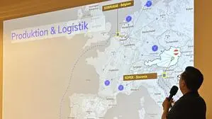 Das beschauliche Neuberg hatte sich der vietnamesische Konzern „Vinfast“ als Auslieferungslager für große europäische Länder auserkoren. Hier bei einer Bürgerversammlung des Unternehmens in der Mürztaler Gemeinde