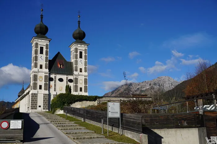 Platz 7Ein dumpfer Knall, wackelnde Wände: Die Erdstöße waren in der Region deutlich spürbar. Der Pfarrhof der Wallfahrtskirche Frauenberg wurde in Mitleidenschaft gezogen, auch Schäden an weiteren Gebäuden sind gemeldet worden.