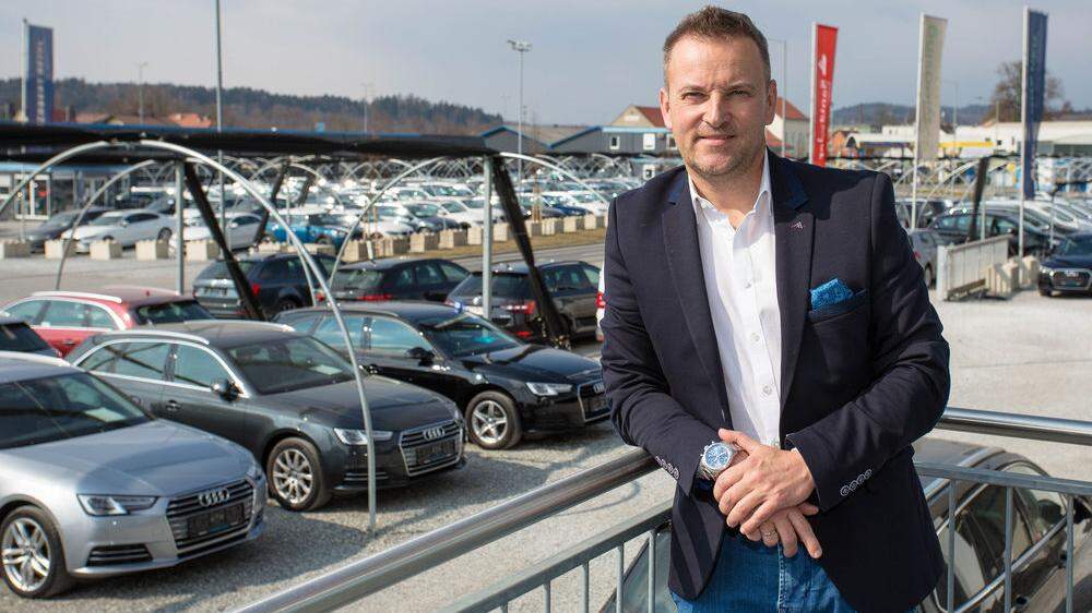 Autohändler Herbert Seidl auf seinem Gleisdorfer Betriebsgelände
