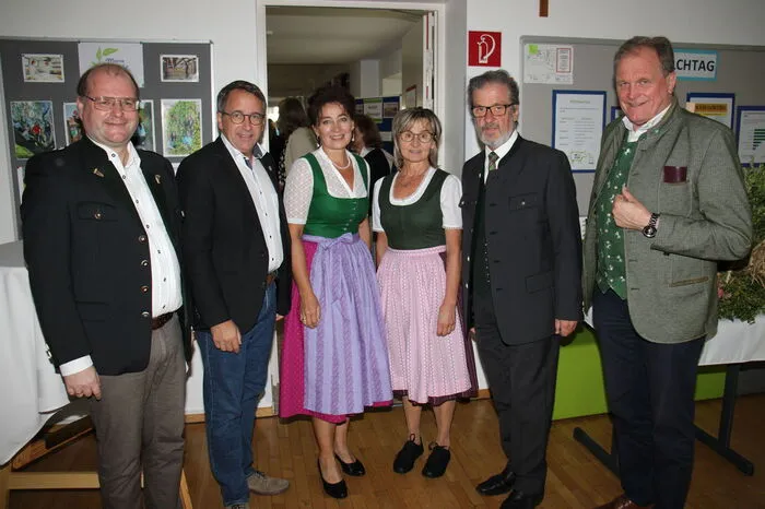 Zwanzger und Langmann (Mitte) konnten unter anderen Gemeinderat Harry Wagner (Maria Lankowitz), die Bürgermeister Johannes Schmid (Rosental) und Engelbert Huber (Mooskirchen) sowie Landtagsabgeordneten und Bürgermeister Erwin Dirnberger (Söding-St. Johann) unter den Gästen begrüßen.
