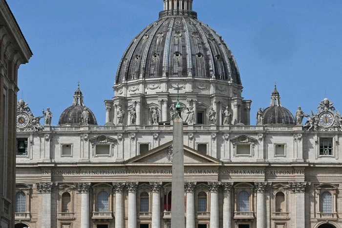 Papst Franziskus starb am 21. April 2025 im Alter von 88 Jahren, einen Tag nach seinem mit großer Spannung erwarteten Auftritt am Ostersonntag auf dem Petersplatz, teilte der Vatikan in einer Erklärung mit.