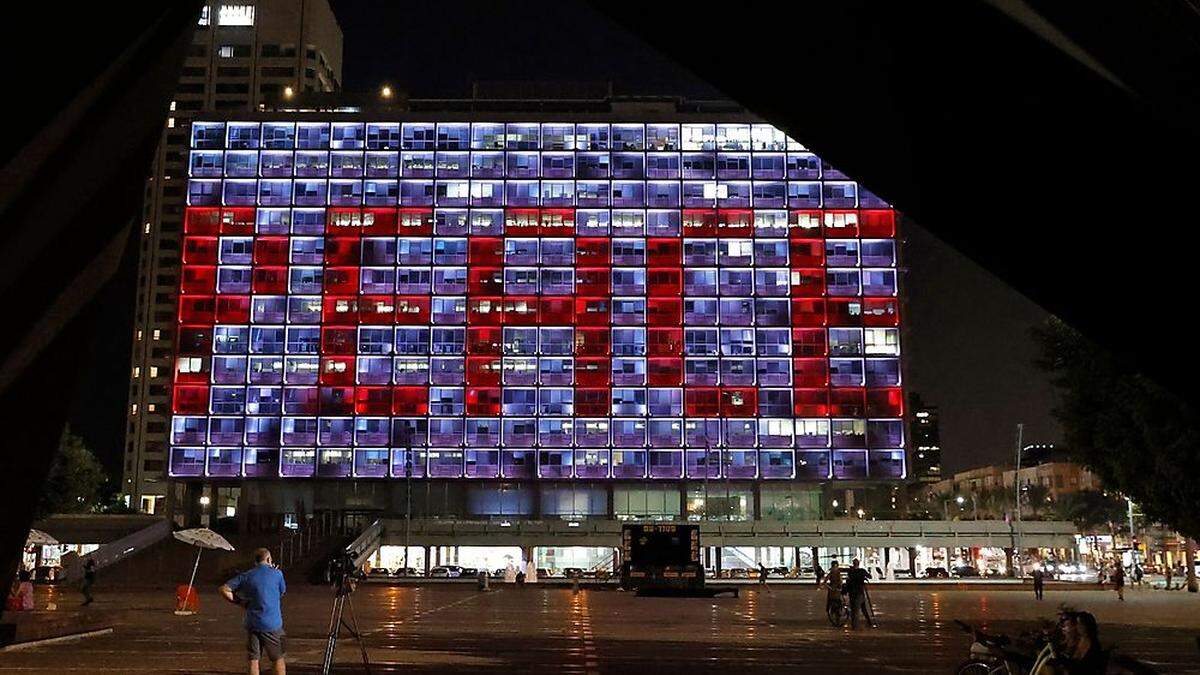 Bald wieder? Das Rathaus von Tel Aviv mit &quot;Peace&quot;-Beleuchtung nach der Normalisierung der diplomatischen Beziehungen zu den VAE und Bahrein. 