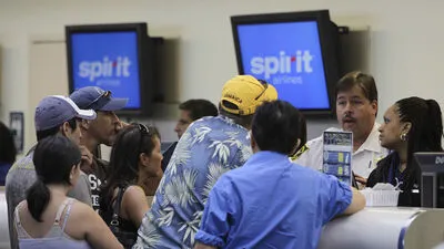 Verärgerte, gestrandete Passagiere.