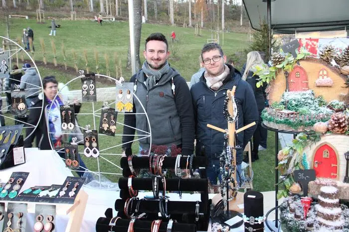 Mit Unterstützung von Bürgermeister Helmut Linhart und der Stadtgemeinde Köflach konnten die Aussteller erstmals im neuen Kurpark Handwerkskunst, Weihnachtsdeko, Glühwein, Punsch, regionale Schmankerl und köstliche Mehlspeisen verkaufen