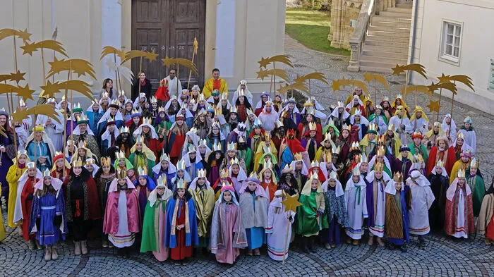 In der Pfarre Hartberg brachten 222 Sternsinger den Segen für das neue Jahr in die Häuser.