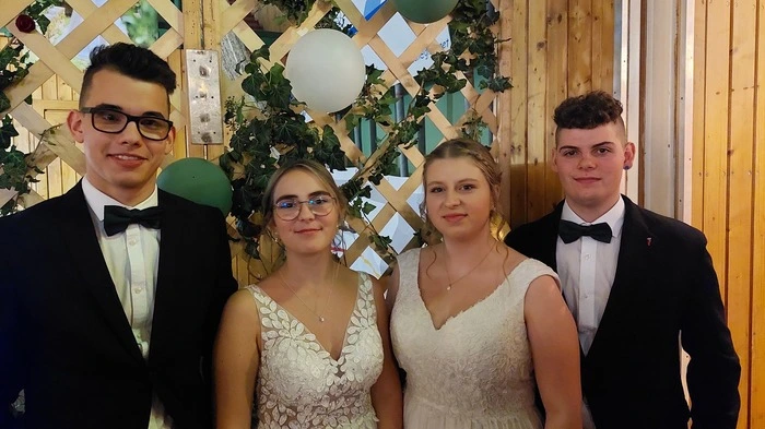 Zahlreiche Gäste strömten in die Stadtwerke-Hartberg-Halle, um den Abend mit ihnen zu feiern. Das Thema „Märchen“ zog sich von der Polonaise bis zur Mitternachtseinlage durch den ganzen Ballabend. 