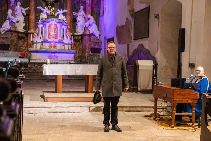 Während in der Weinerei irische Klänge von Spinning Wheel zu hören waren, fand im D`Mauricio eine italienische Party mit der Juan Garrido Band statt. 