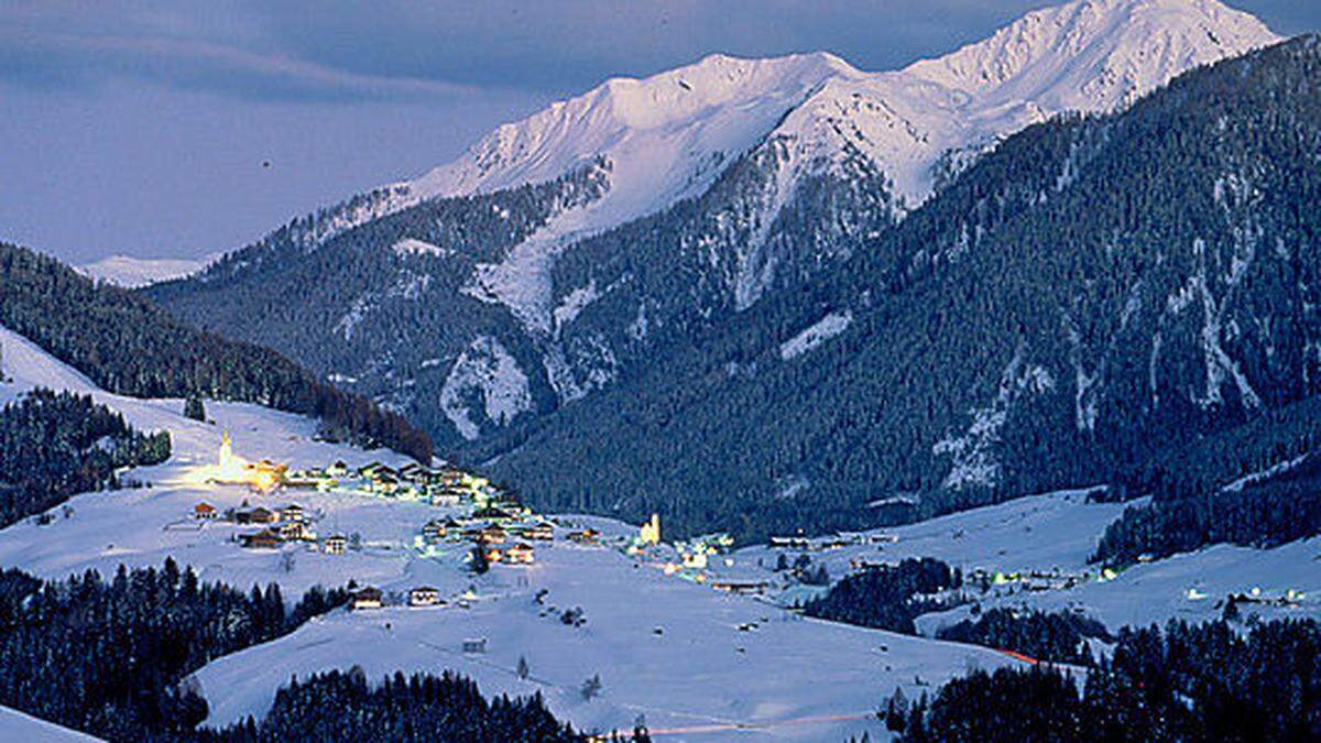 Auch eine Ausfahrt der A27 in Kartitsch anstatt in Toblach ist eine mögliche Variante. Nicht mehr aktuell hingegen ist eine Touristenstraße Cavallino mit Ausfahrt in Obertilliach 