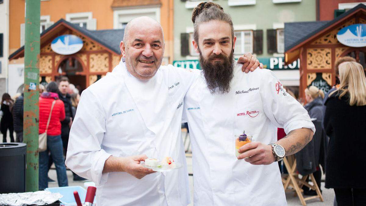 Die beiden Matreier Haubenköche bei der Abschlussveranstaltung auf dem Lienzer Hauptplatz: Ernst Moser und Michael Rainer