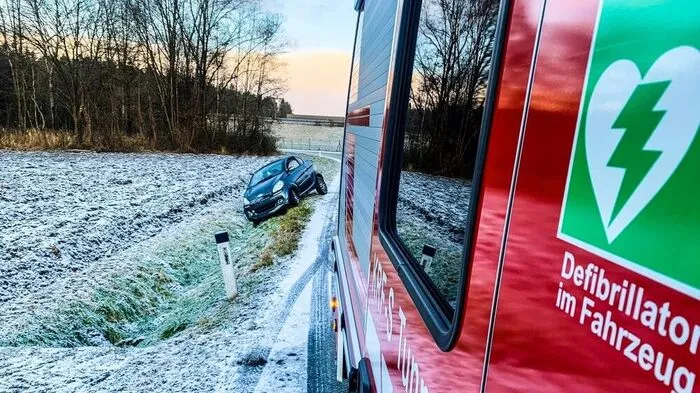 In Fluttendorf kam ein Mopedauto von der Straße ab