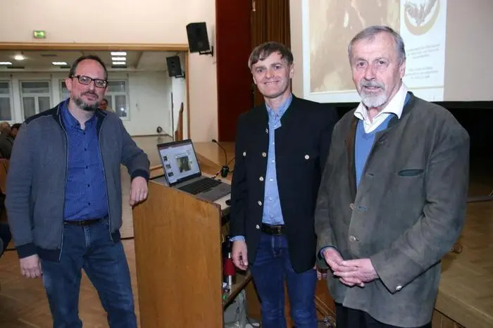 Gemeinsam mit Schildberger berichteten und erzählten der Joanneums-Archäologe Daniel Modl und der Historiker Ernst Lasnik über diese einzigartige Höhle dem interessierten Publikum, welches für die Ausführungen mit einem tosenden Applaus dankte.