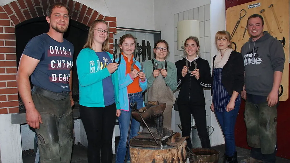 Jakob Hofer, Johanna Volk, Katharina Lang, Laura Winter, Nora Salchenegger, Daniela Dezelank und Patrick Bäck