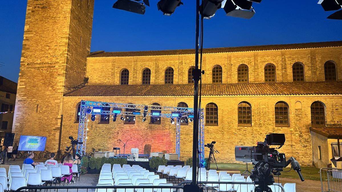 Die beliebte Sky-Show „Calciomercato“ sendete jeden Abend ab 23 Uhr live vom Kirchplatz