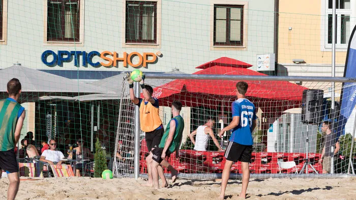 Nach Boccia, Tennis und Volleyball bildete am Freitag das Fußballturnier den feierlichen Abschluss von Beach an der Mur, dabei siegte das Team KFZ Grill. Die Organisatoren sind - auch aufgrund des konstant tollen Wetters - mit der diesjährigen Auflage der Brucker Kultveranstaltung mehr als zufrieden.