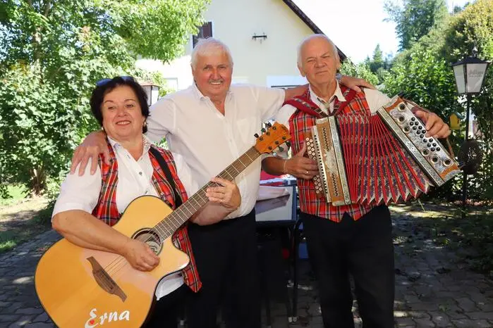 Musikalisch sorgte das „Glantalduo“ mit Erna Miklautz und Karl Goritschnig für Stimmung.