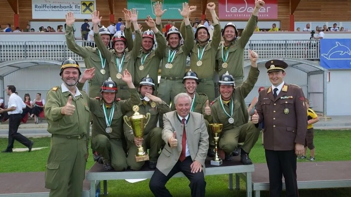 Die siegreiche Mannschaft aus Baumgarten mit LH Hermann Schützenhöfer