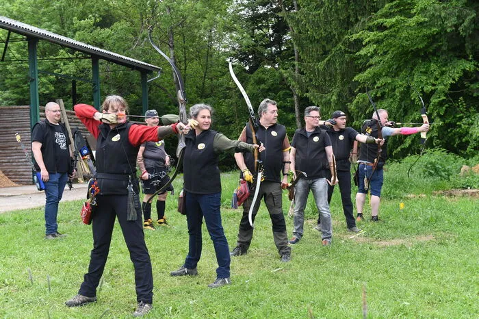 Normalerweise darf immer nur ein Schütze schießen, nur für das Foto wurde eine Ausnahme gemacht.