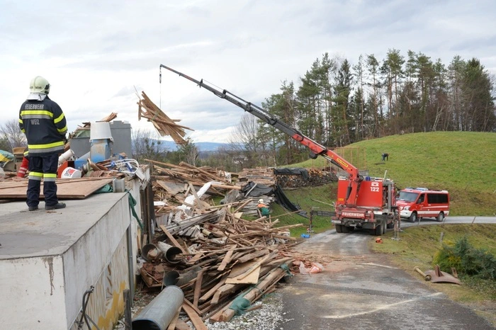In Lateindorf bei Eibiswald wütete der Sturm besonders wild: Ganze Gebäude wurden weggerissen.